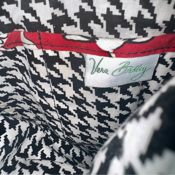 Pre-owned. Vera Bradley Crossbody Floral Purse. Retired RED "DECO DAISY" pattern - Picture 12 of 15